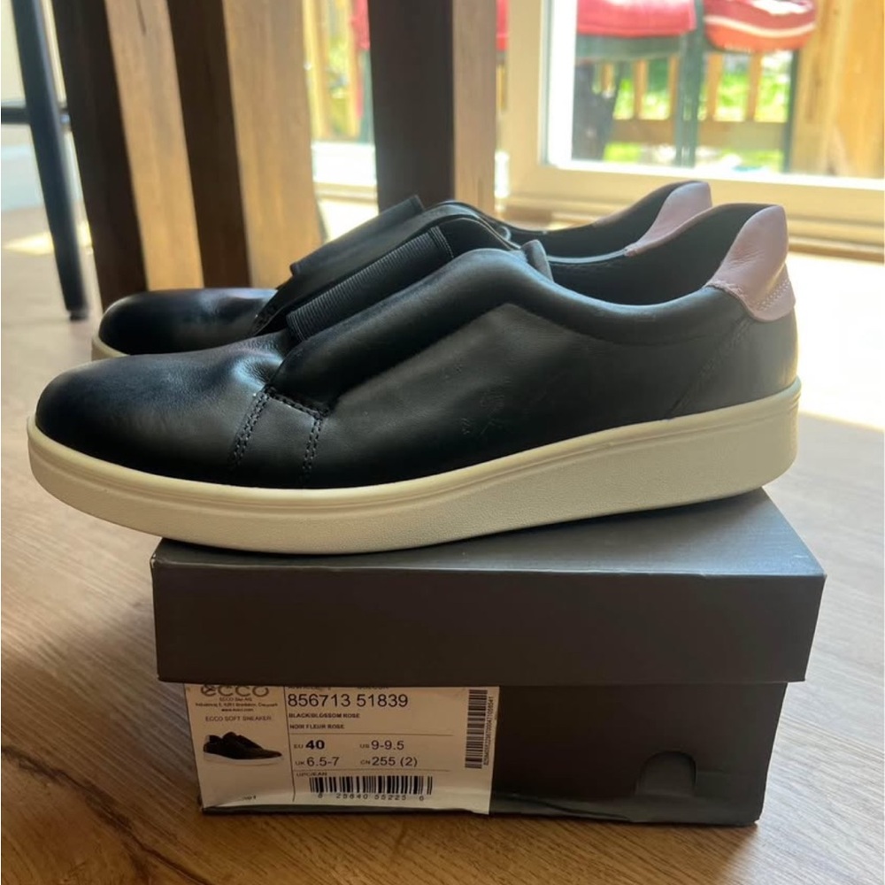 Slip on sneakers in black leather